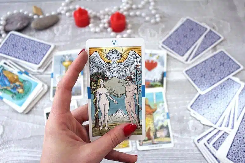 Preguntas y respuestas sobre relaciones utilizando el Tarot
