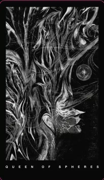 Carta de la Reina de las Esferas del Tarot Negro
