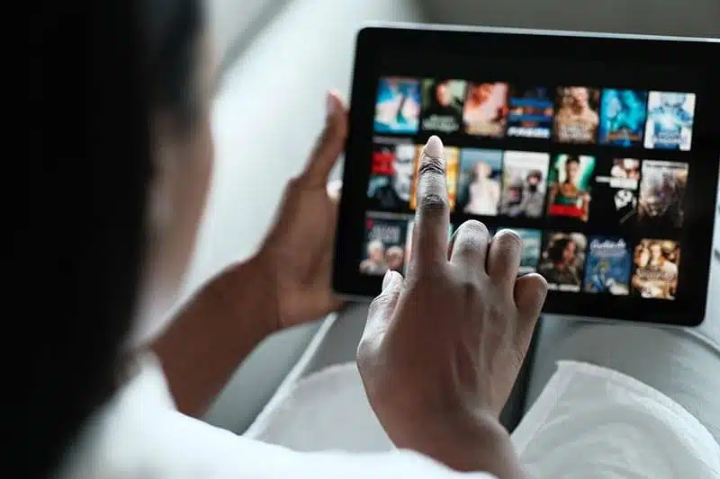 ¿Qué serie de Netflix deberías ver según tu signo del zodiaco?