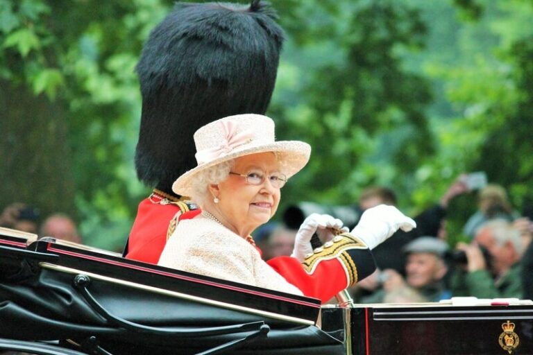 A Tarot Tribute Queen Elizabeth RIP