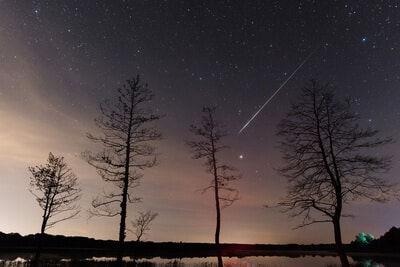 Alpha Centaurid Meteor Shower is For Lovers