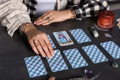 Reseña de la baraja: El Tarot del Esqueleto del Lado Oscuro de Yury Skorohod