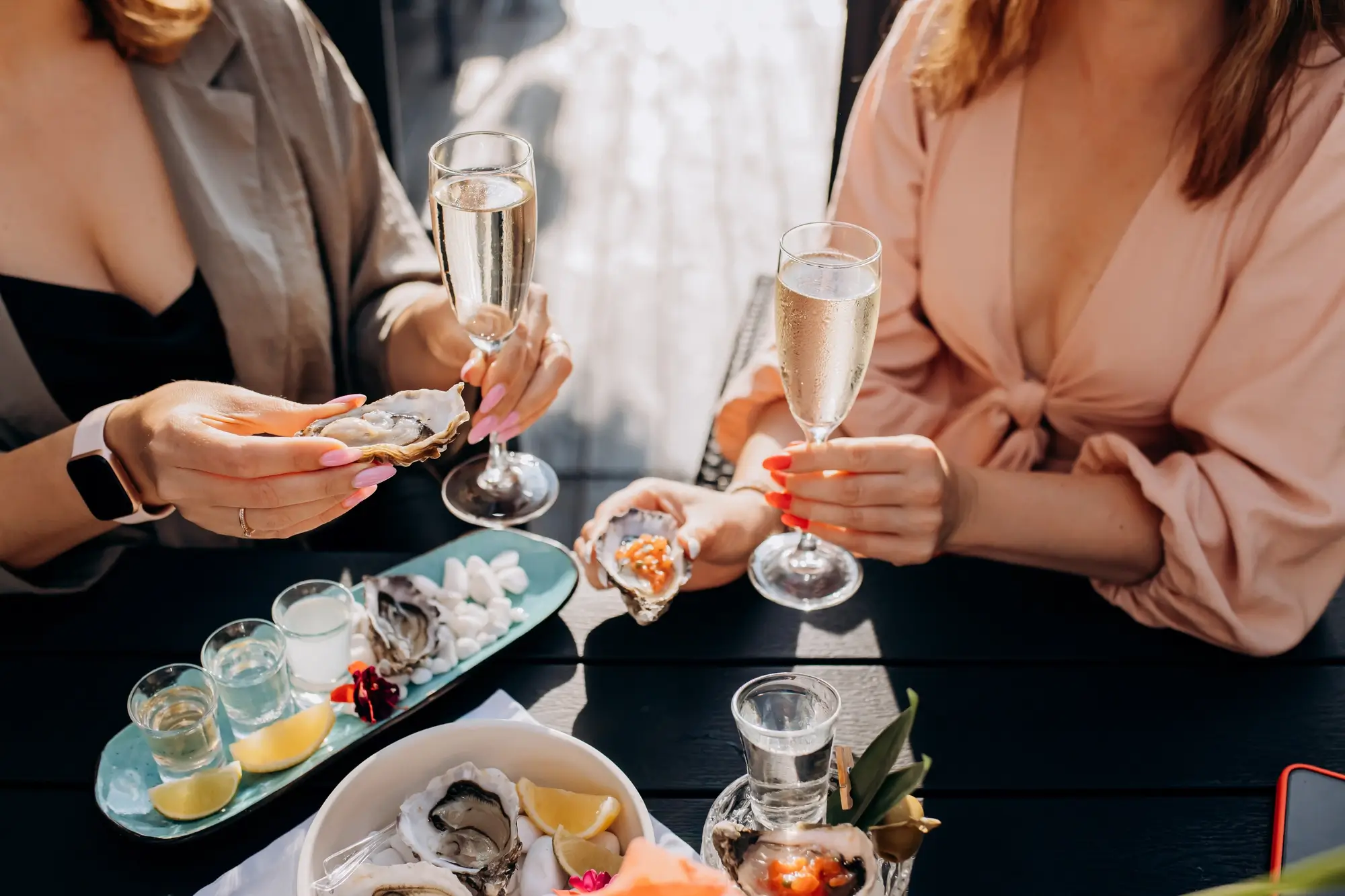 Comida y bebida esotéricas: Cómo infundir magia y simbolismo a una cena romántica