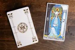 El Viaje del Loco a través del Tarot: Encuentro con la Gran Sacerdotisa Segunda