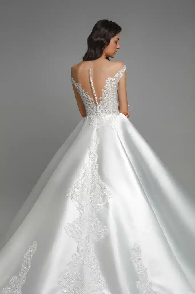 wedding dress for leo