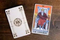 El Viaje del Loco a través del Tarot: Encuentro con el Emperador