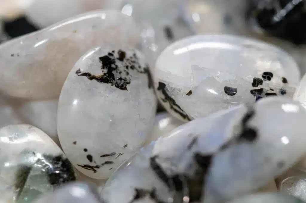 moonstone-zodiac-sign-cancer