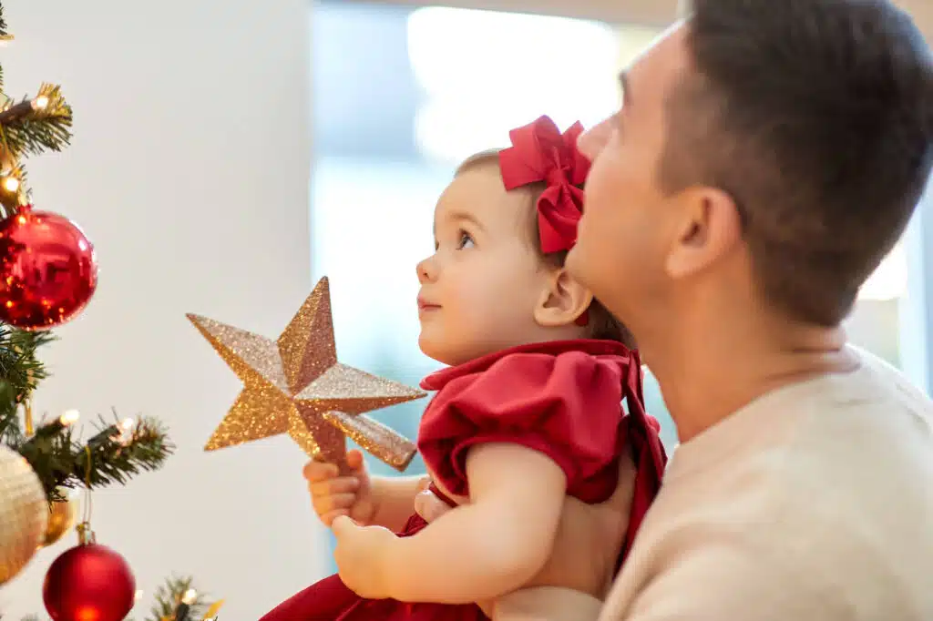 dad-daughter-christmas-tree